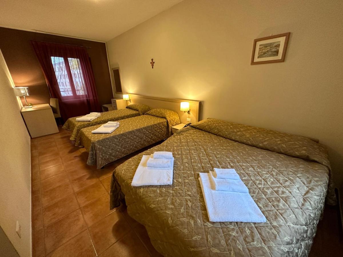 Domus San Bernardino Bed & Breakfast เวโรนา ภายนอก รูปภาพ
