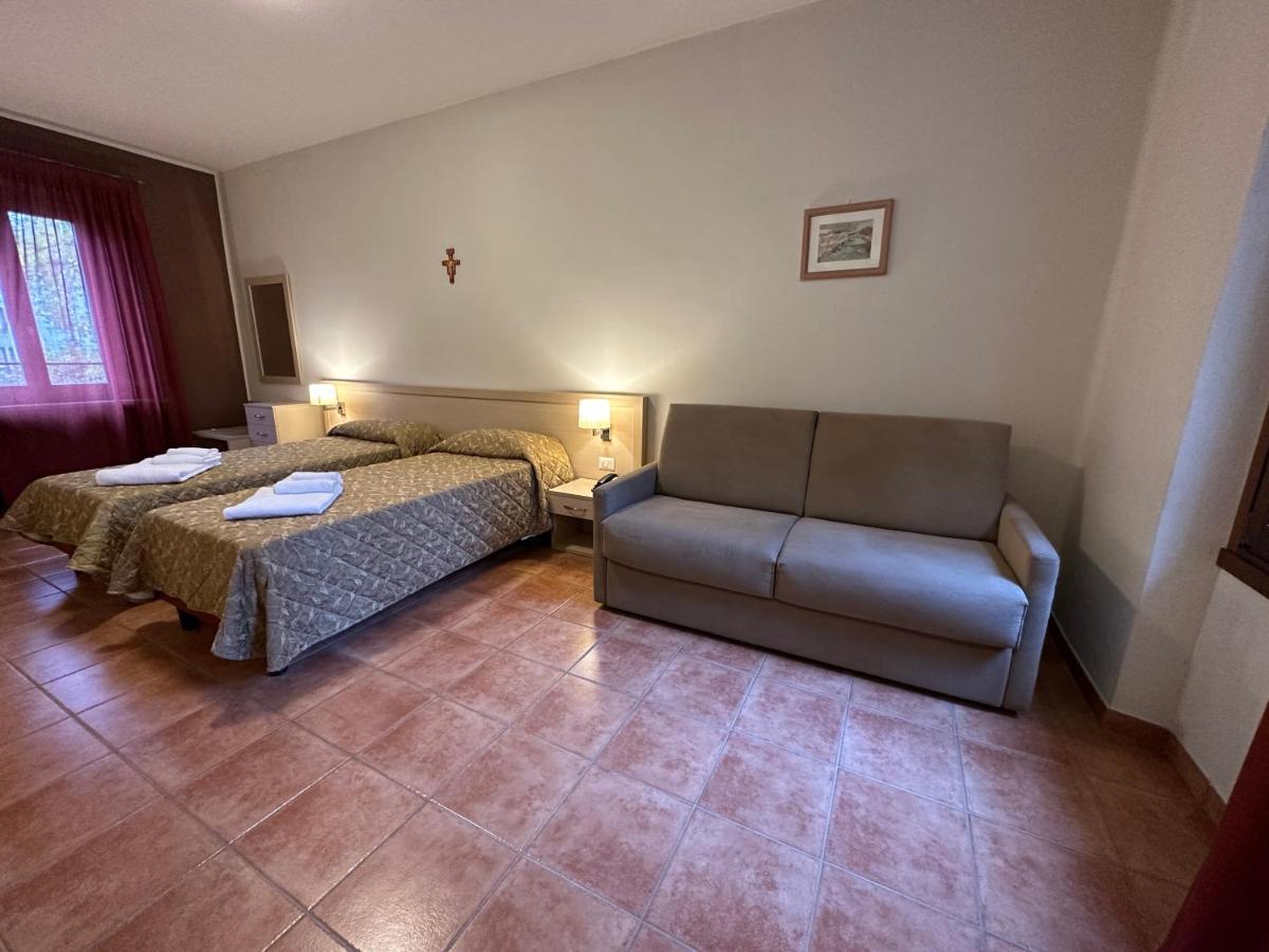 Domus San Bernardino Bed & Breakfast เวโรนา ภายนอก รูปภาพ