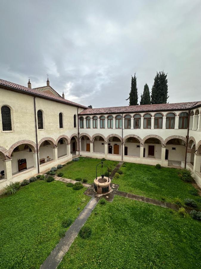 Domus San Bernardino Bed & Breakfast เวโรนา ภายนอก รูปภาพ